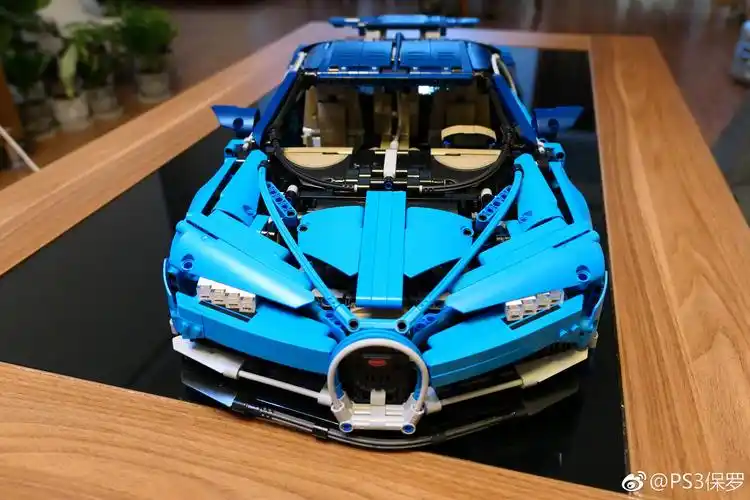 乐高布加迪chiron拼装完成,3599个零件