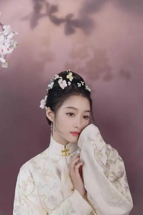 关晓彤春晚马面裙造型高清美图来袭好适合她好像小家碧玉