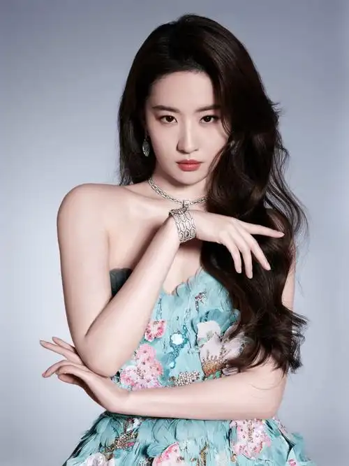 刘亦菲微博之夜下楼梯直拍##刘亦菲自拍四宫格