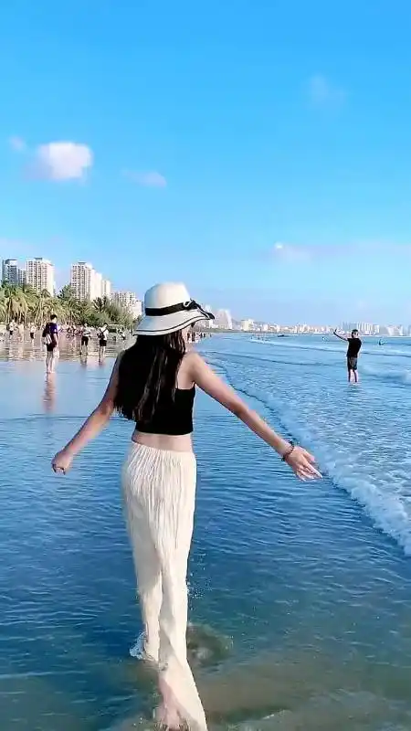 海边美女#带你一起去看海!-全民小视频