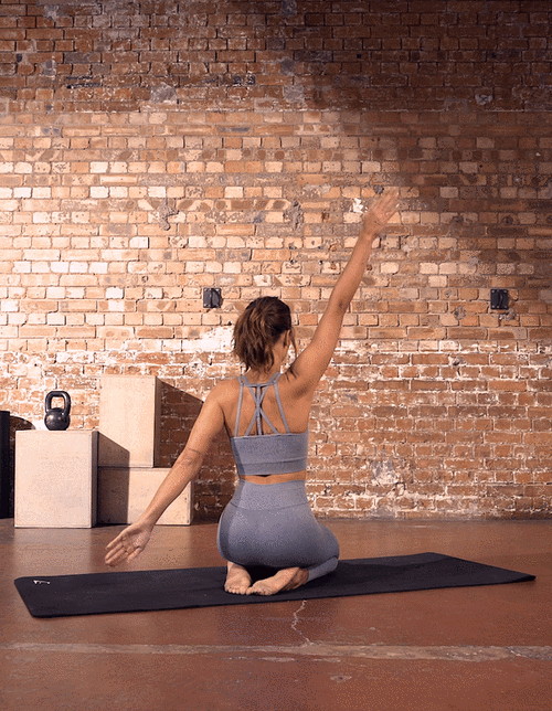 5个肩关节拉伸动作,缓解和修复肩膀疼痛,教练和医生都会这样说