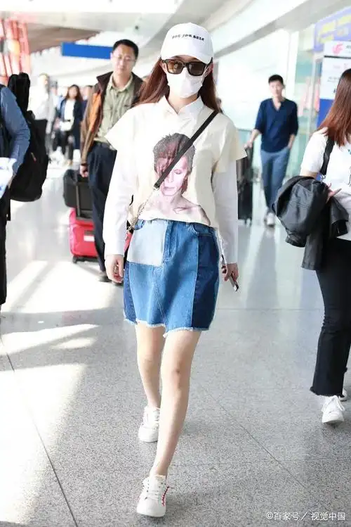 赵丽颖婚后胆子大,裤子腰都"破"了一圈,居然穿着陪老公外出