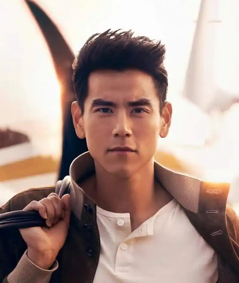 阳光开朗里带点倔,彭于晏魅力帅得讨喜