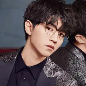 蓝色的苦丁淘宝暴龙2021新品王俊凯同款眼镜架多边形近视眼镜框男女