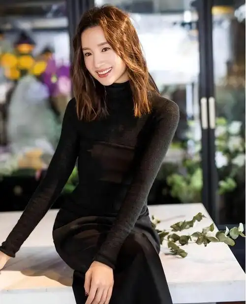 董洁这神仙颜值太吃香穿紫色长裙纯美温婉不敢相信40多岁