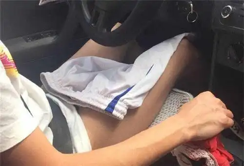 污天津滴滴顺风车司机赤裸下身开车还发威胁短信