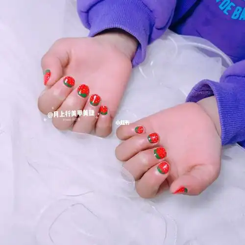 儿童草莓美甲