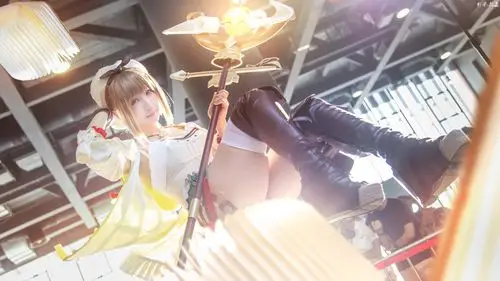 日本美女伊织萌cos莱莎美图那双大长腿太迷人了