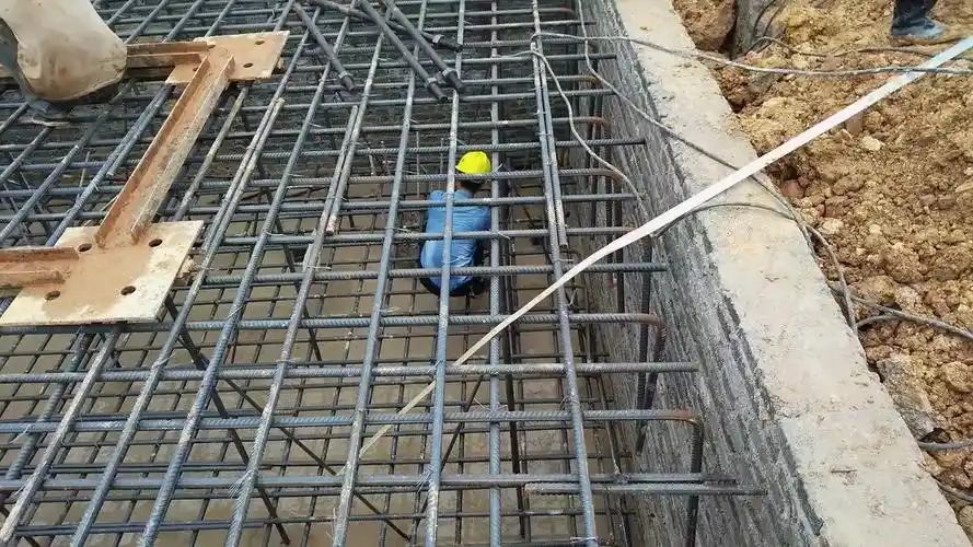 垂直接地极与扁铁焊接_腾讯视频