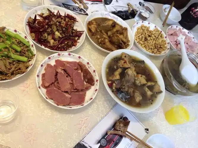 婚后,爸爸妈妈第一次来家里吃饭.