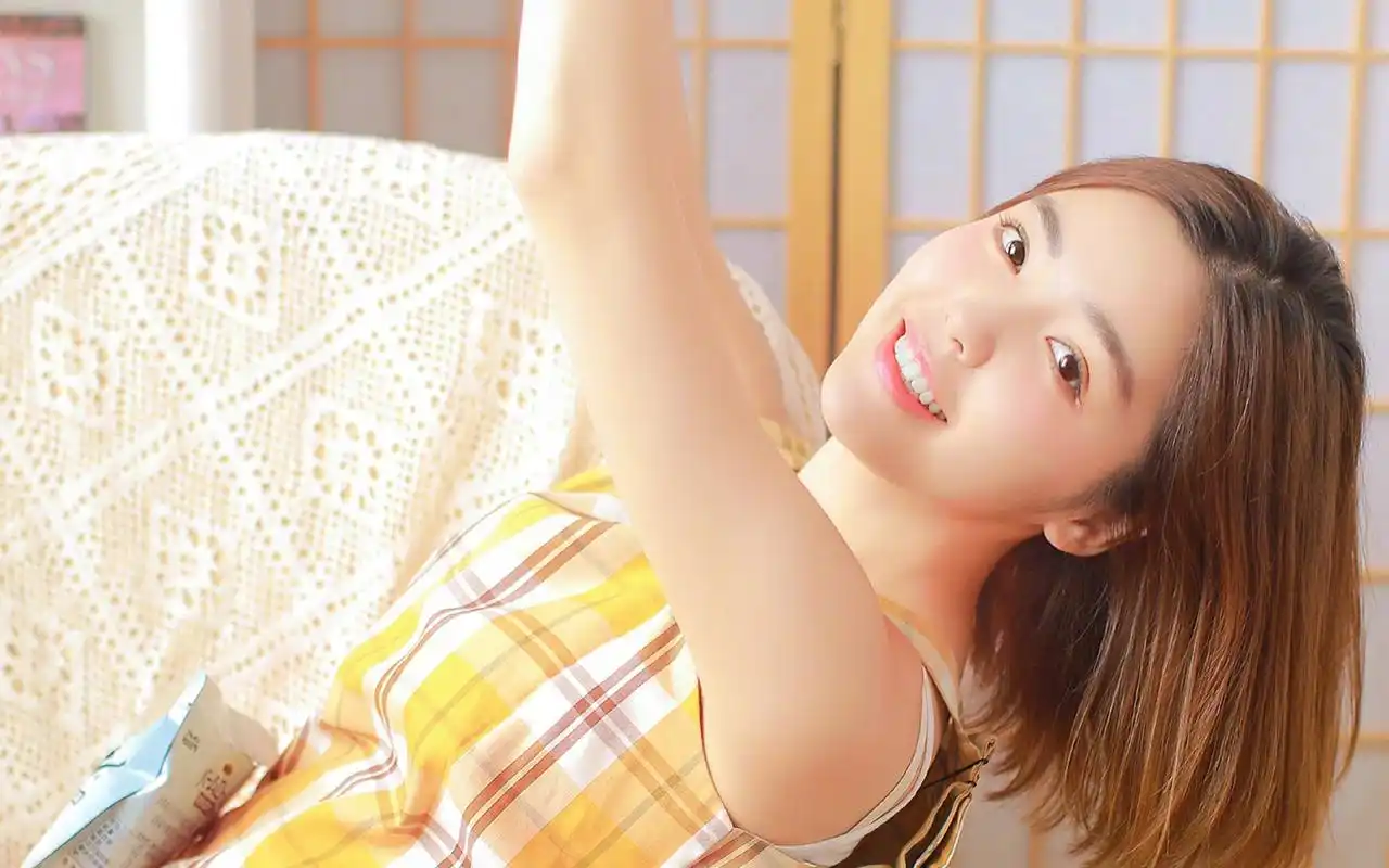 清纯美女图片高清桌面壁纸