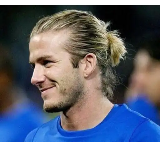 男生后面扎辫子发型