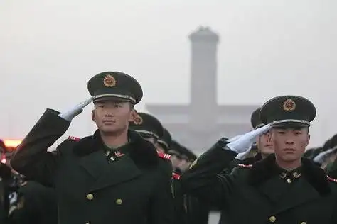 诗歌向八一敬礼