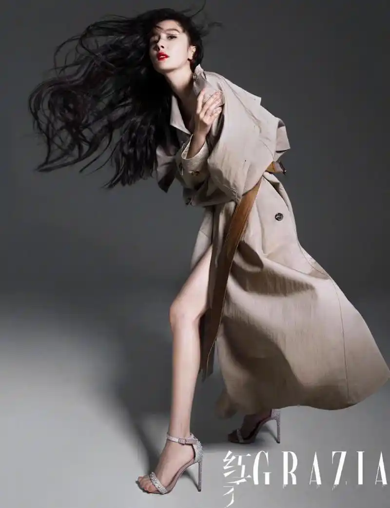 杨幂杂志大片,如繁花似锦,绚烂且美好.