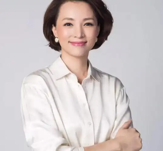 许久未露面的董卿,依然还是孩子最好的妈妈_网友_中央电视台_照片