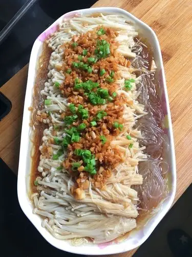 sunshine琴做的十分钟快手版蒜蓉粉丝蒸金针菇