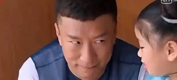 阿拉蕾一看孙红雷:"才不是呢,如果你是阿姨怎么会是短头发"?