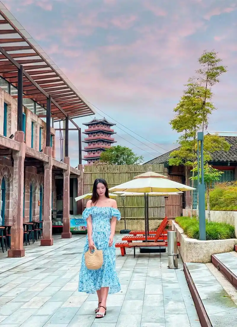 成都周边汤屋民宿在老式盐卤池里泡温泉