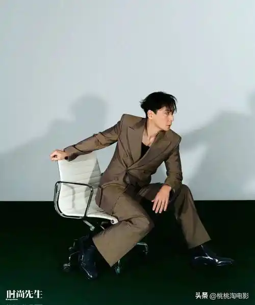 男星吴彦祖时尚先生封面大片不老男神帅气依旧