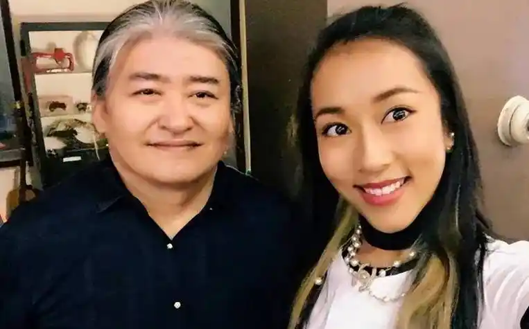 这段曲折的感情故事引发深思,让人们思考在事业与爱情之间的抉择.