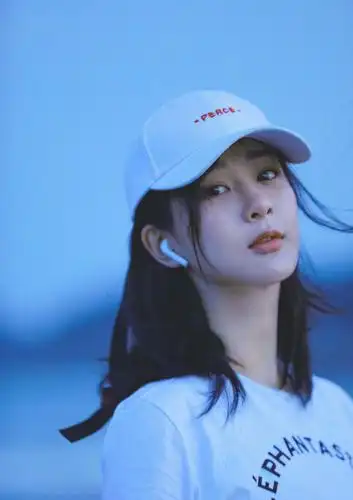 杨紫时尚休闲海边诱人写真