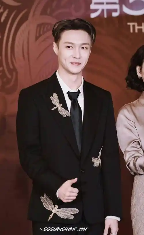 王鸥快生了?周冬雨移情别恋张艺兴?杨幂嘉行彻底决裂?