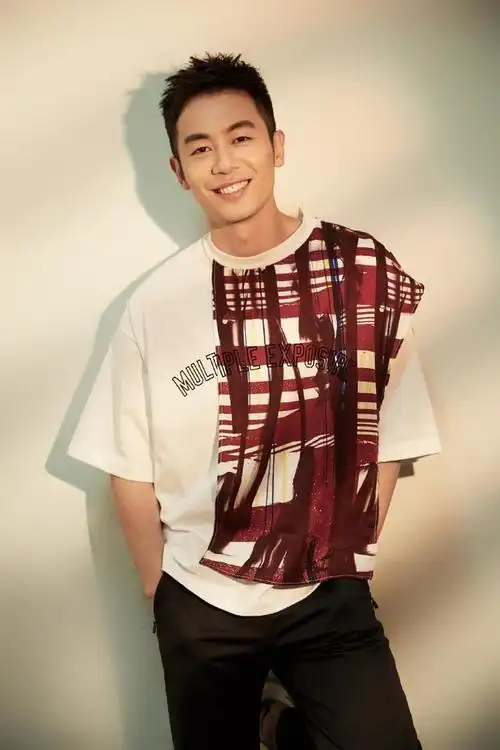 朱亚文身高体重多少啊(180cm朱亚文时髦造型) - 帮企客