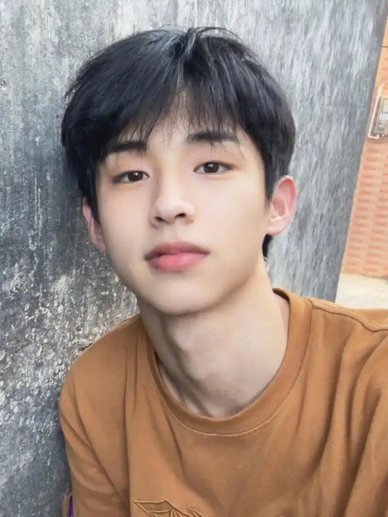 微分碎盖怎么剪 好多人让我告诉他们,怎么剪这个头发 我的发质偏硬,有