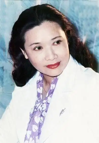 被誉为中国夜莺的女高音歌唱家朱逢博