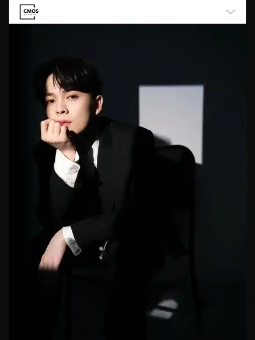 一眼便沉浸在这独有的氛围感中-摄影:@cmostudio-#尤长靖#摄影#写真