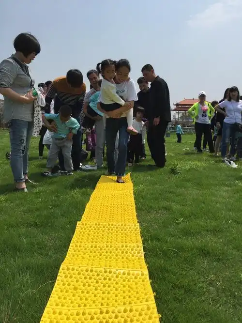 指压板,没穿袜子的在受罪