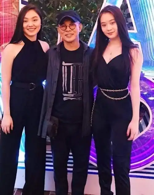 李连杰谈去世后安排,不立碑不办丧事,四个女儿生活状态天差地别