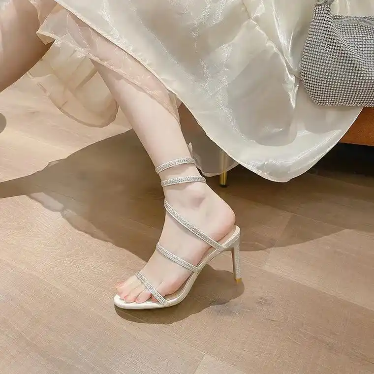 蛇形缠绕水钻法式一字带高跟凉鞋.