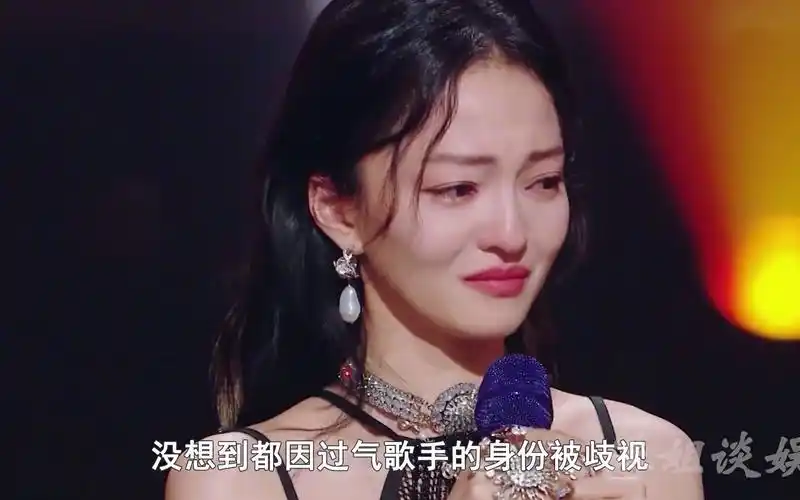 张韶涵:歌唱到一半,就被工作人员勒令下台,她到底做错了啥?
