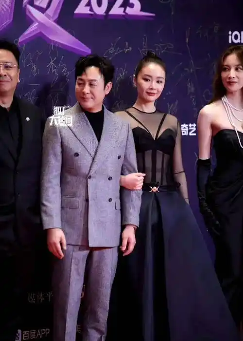 25新鲜事:杨紫,王一博,任嘉伦,成毅,王鹤棣,白敬亭_西装_造型_杨幂