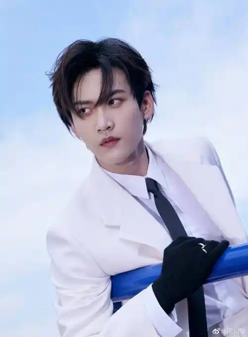 gq造型:杨颖 宋茜 李沁 陈都灵 杨幂 张艺兴 白鹿 李一桐 李现 王阳