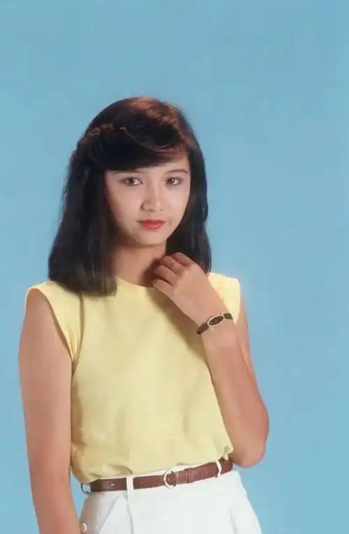 曾恋梁朝伟六年陈庭威没敢娶55岁曾华倩昔日惊艳美呆