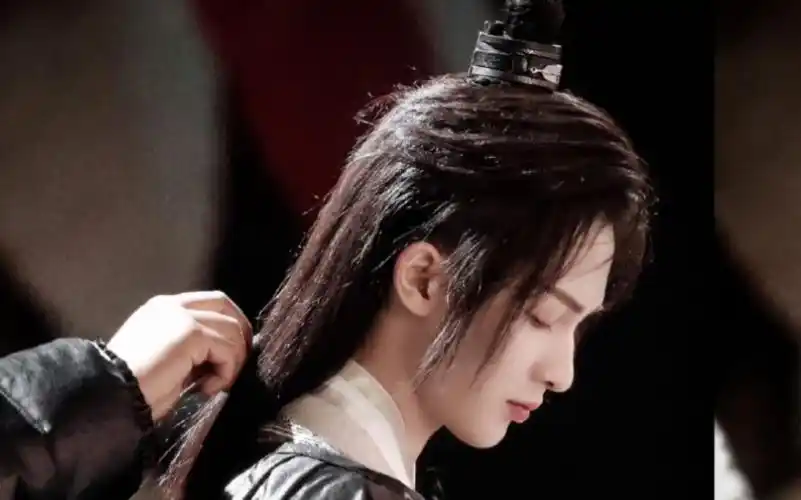 九州朱颜记申请把朱正廷锁在横店不拍20部古装不能走