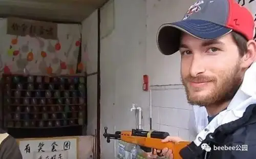 街边的枪打气球摊有多野