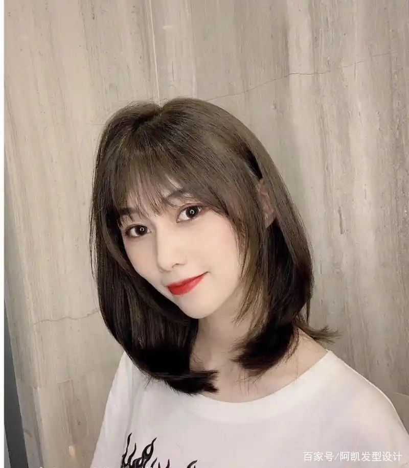 2022年女生都爱剪的锁骨发碎发发型,百搭减龄瘦脸显气质,洋气