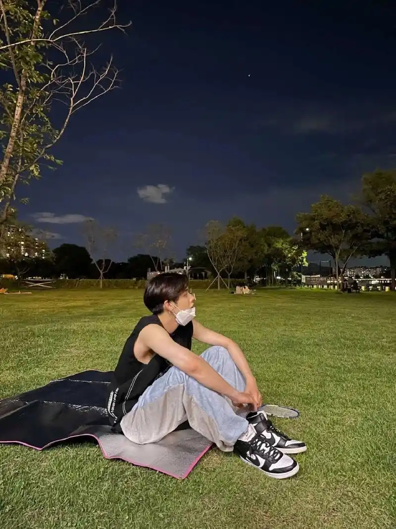 崔然竣女友视角壁纸   求图的宝子自截就好