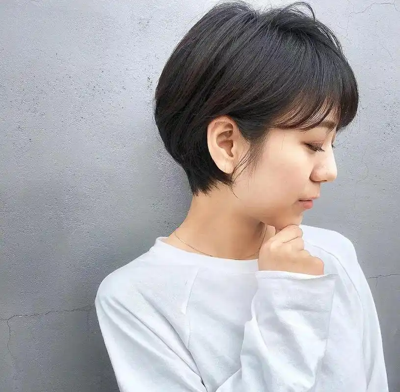 圆脸适合的短发,圆脸女生合适什么短发