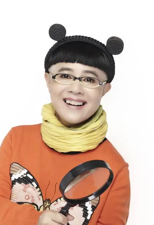 金龟子刘纯燕越老越没女人味28年锅盖头是不伦不类还是坚守情怀