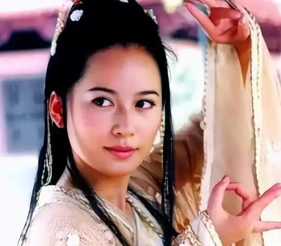 俞飞鸿:51岁身边追求者不断,不恋爱不结婚,一个人生活也很幸福