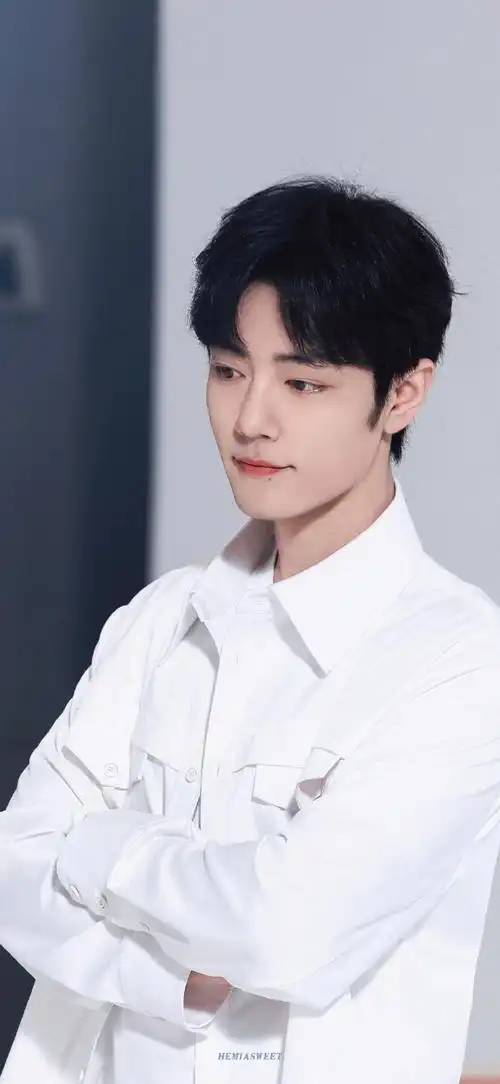 肖战壁纸超话#肖战#xz#13向全世界安利肖战#    好喜欢这一组照片呀