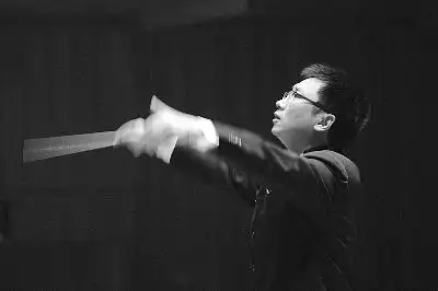 在音乐世界里挥舞"魔法棒 李心草谈指挥感悟