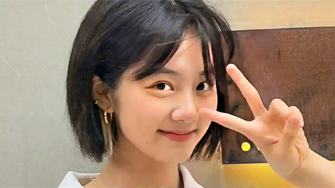 黄多多晒出最新近照,清爽短发配上完美侧颜,谁看了不迷糊啊