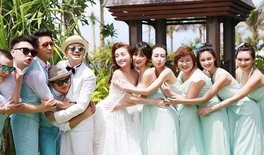 婚礼,柳岩被骂了6年:娱乐圈的人走茶凉,在她身上淋漓尽致_阿达_包贝尔