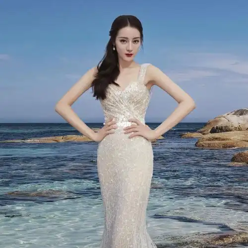 奶茶旅拍迪丽热巴的婚纱照清纯又美艳