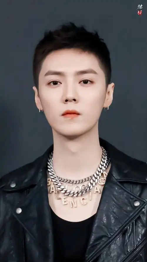 鹿晗短发照还可以吧